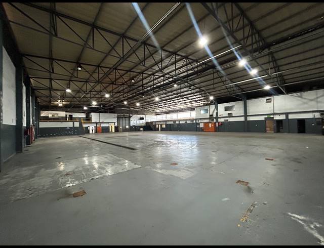 2,443M² WAREHOUSE TO LET IN EPPING INDUSTRIAL